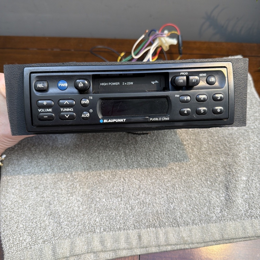 Blaupunkt Pueblo CR45 High-Power FM/AM/Cassette Receiver w/ Detachable Face - Picture 9 of 10